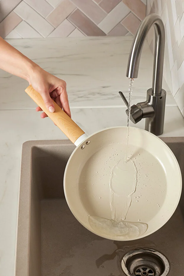 x Refika Swiss Crystal Pureline 12 Parça Tencere ve Tava Seti Almond Cream - Servis Seti Hediyeli